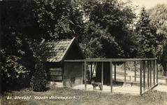 3505 Gezicht op de vossenkooi in het Julianapark te Zuilen.N.B. Het Julianapark is per 1 januari 1954 bij de gemeente ...